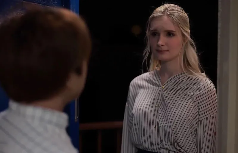 Cô đơn nơi xứ lạ với chồng yêu già, vợ tây được anh hàng xóm an ủi