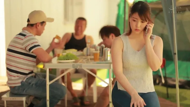 Chồng khờ để vợ yêu tham gia sự kiện cắm trại với mấy gã nhà cạnh bên và cái kết